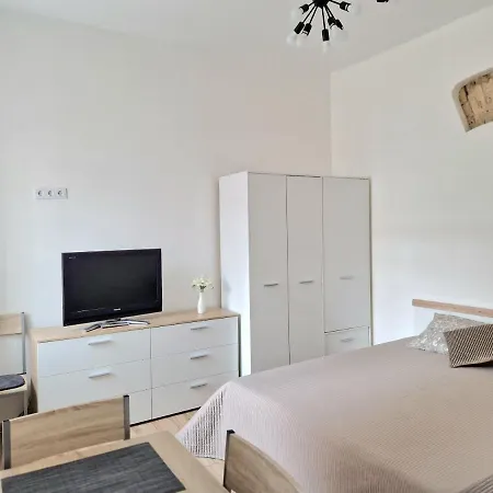 Cozy Studio In Heart Of Old Town *